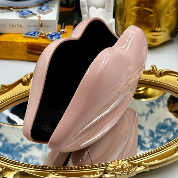 🆕 LULU GUINNESS 🧿 NWOT Iconic Lips Perspex Clutch - Blush Pink - Picture 7 of 16